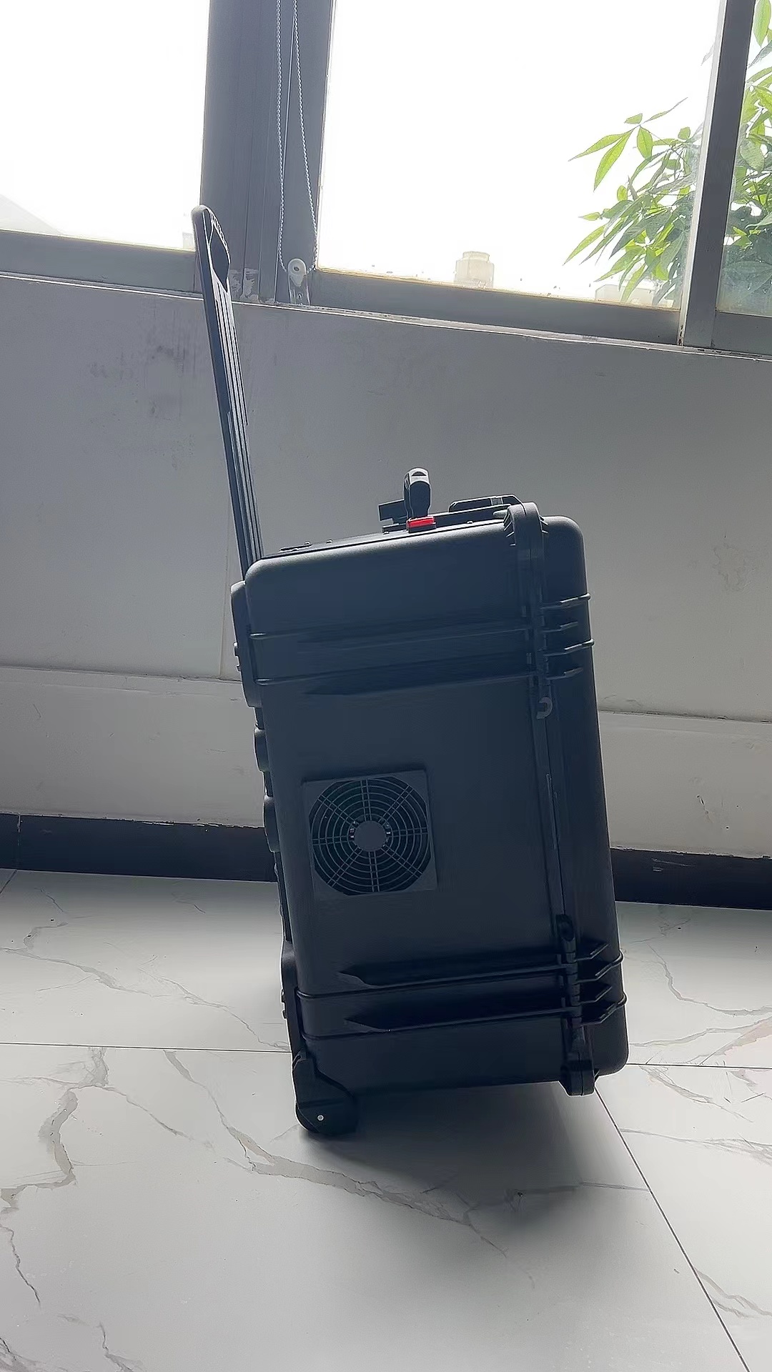 旺苍手拉箱型移动通信干扰器